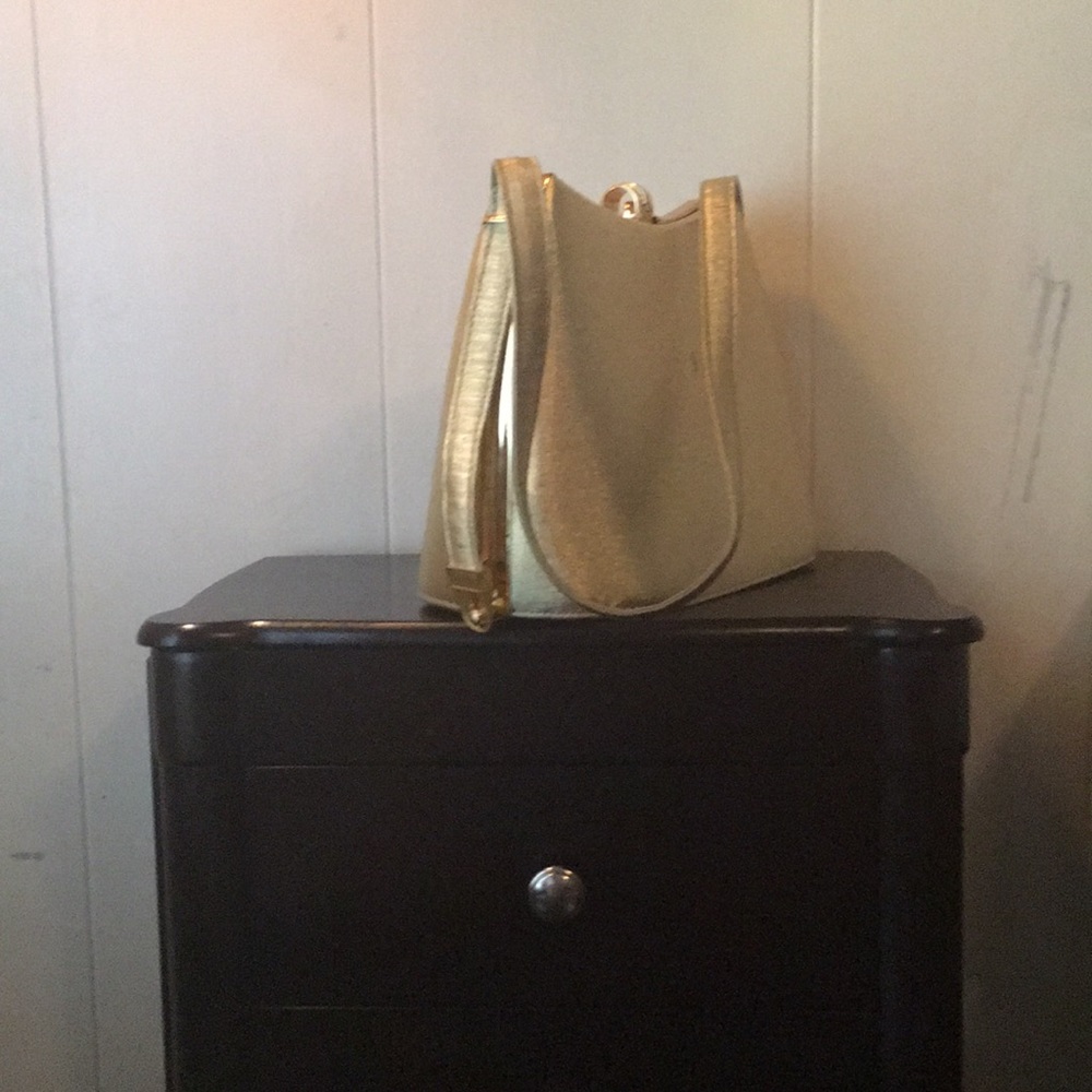 Purse - Picture 2 of 4